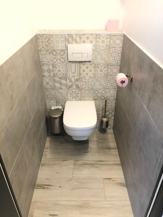 Chez Fred Et Marie Apartment Фигари Екстериор снимка